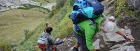 Auf dem Jubiläumsweg: Gabi und Wiebke an einer der Kletterstellen
