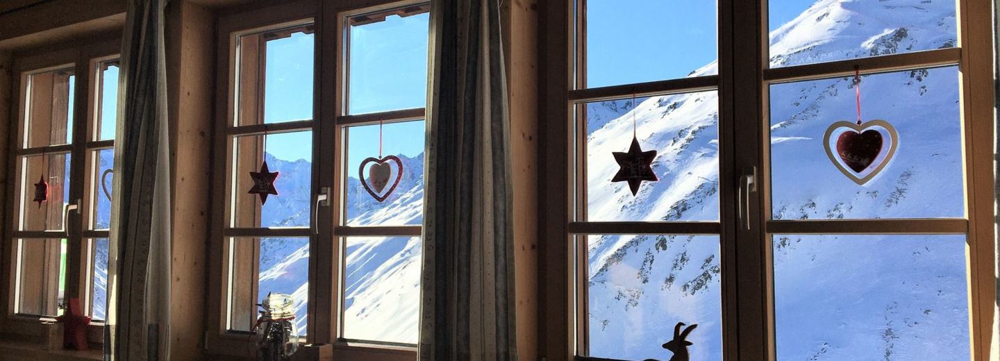 Riffelseehütte im Winter, Ausblick aus den Fenstern des Gastraums / Foto: Ursula Rüssmann